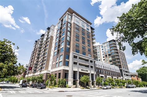 Atlanta is a sprawling city where large corporations sit next door to unique restaurants and outstanding art galleries. . Apartment for rent in atlanta